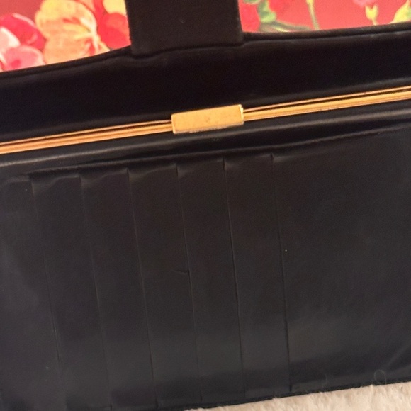 💯% Authentic CHANEL Caviar Wallet✨ - Picture 5 of 15